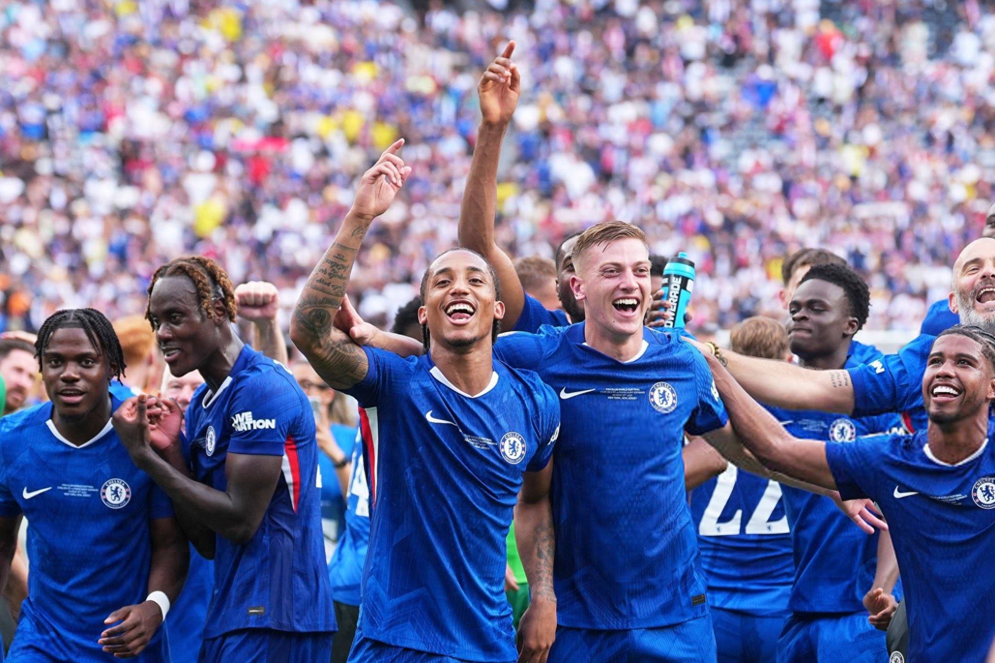 九游会平台-关于德布劳内在切尔西比赛中出色防守，最后时刻胜出引发热议！赢得满堂喝彩的信息